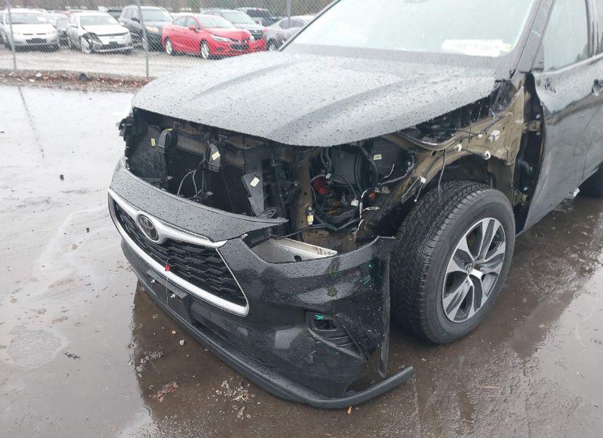 Photo 6 of 2020 Toyota Highlander XLE (VIN 5TDHZRBH4LS509560)