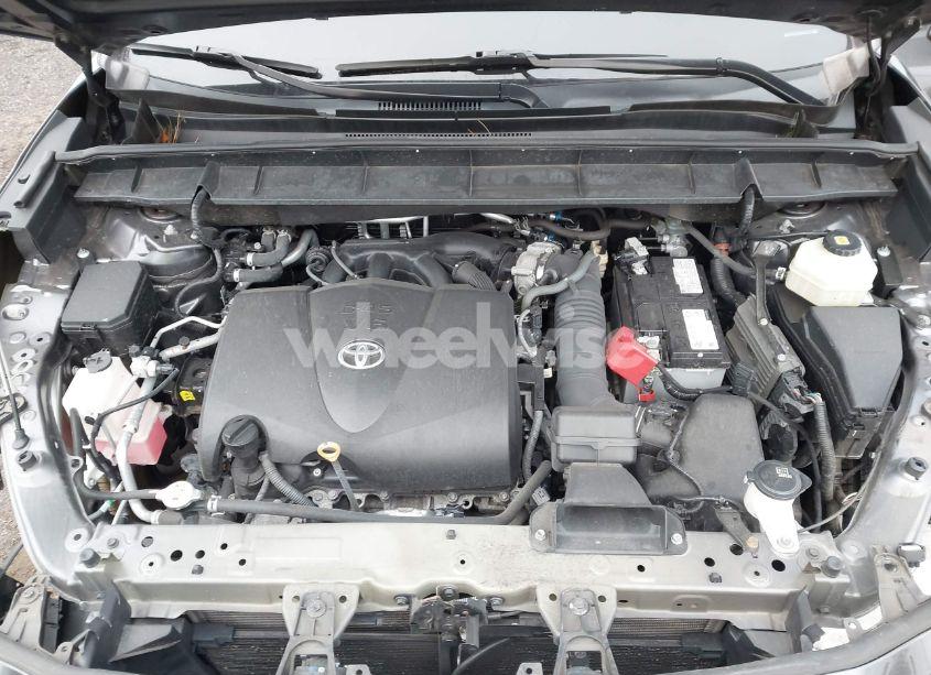 Photo 10 of 2021 Toyota Highlander XLE (VIN 5TDHZRBH4MS068577)