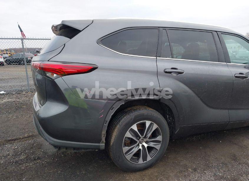 Photo 19 of 2021 Toyota Highlander XLE (VIN 5TDHZRBH4MS068577)