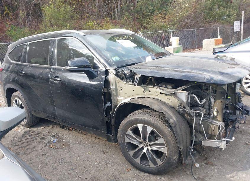 Photo 14 of 2021 Toyota Highlander XLE (VIN 5TDHZRBH4MS545993)