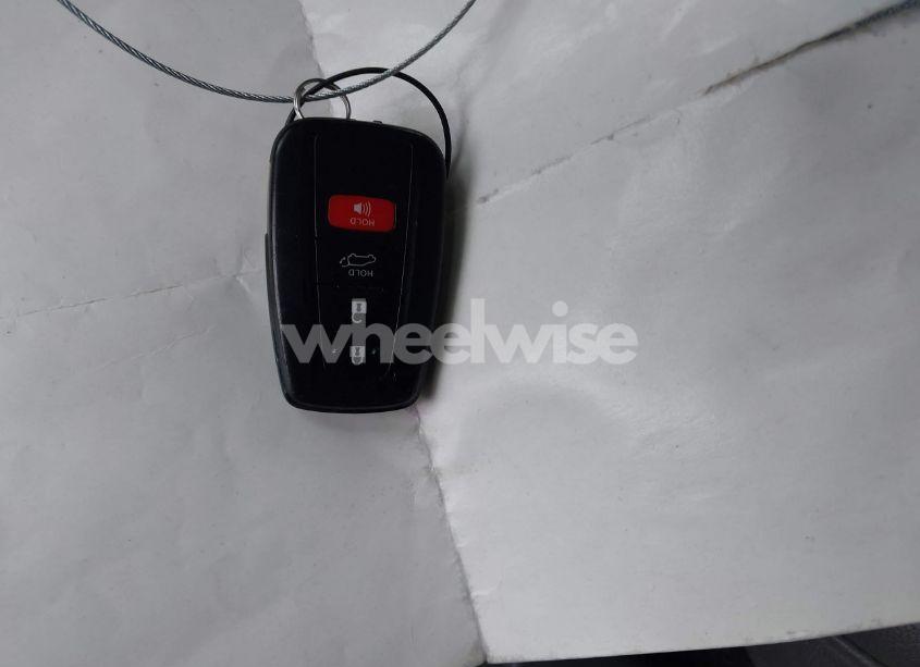 Photo 11 of 2022 Toyota Highlander XLE (VIN 5TDHZRBH4NS597187)