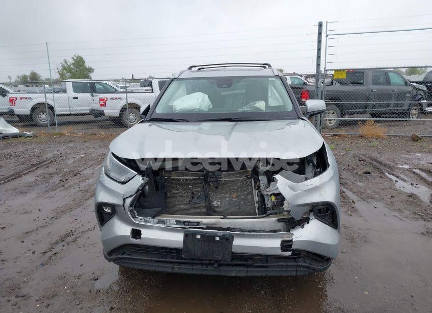 Photo 13 of 2022 Toyota Highlander XLE (VIN 5TDHZRBH4NS597187)