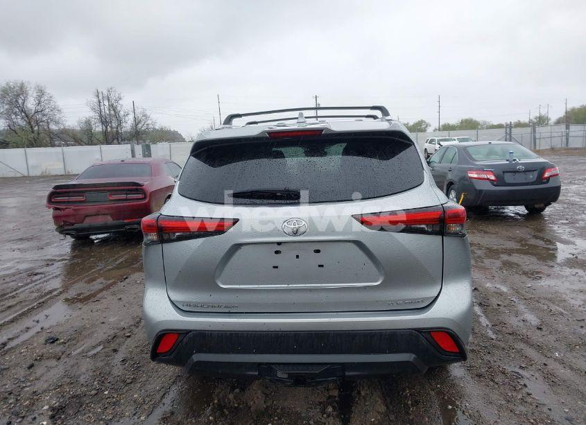 Photo 17 of 2022 Toyota Highlander XLE (VIN 5TDHZRBH4NS597187)