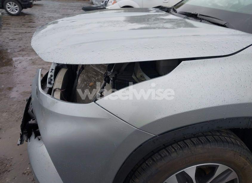 Photo 18 of 2022 Toyota Highlander XLE (VIN 5TDHZRBH4NS597187)