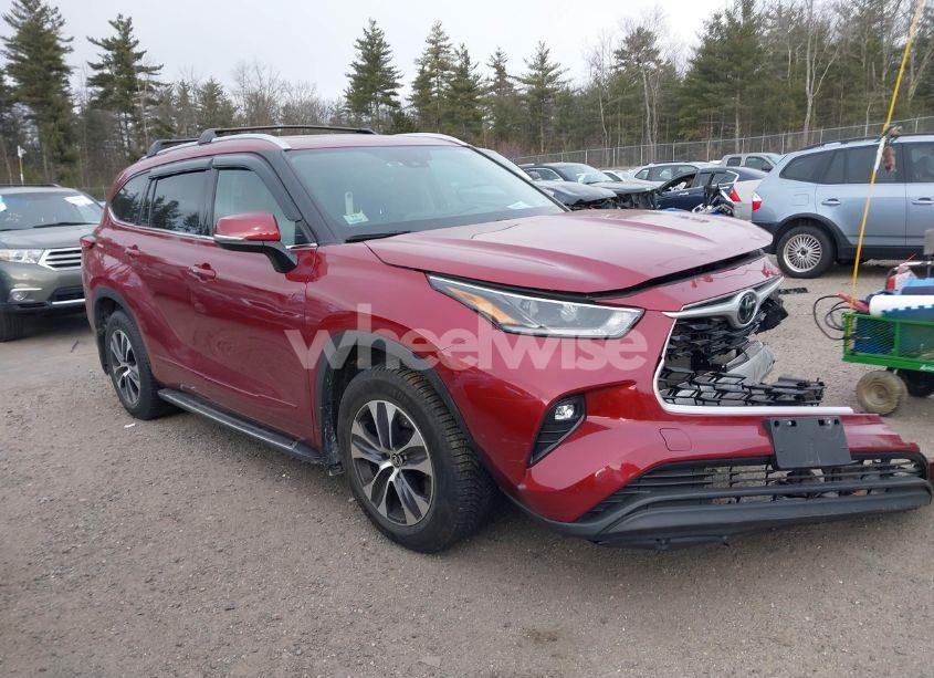 2021 Toyota Highlander XLE (VIN 5TDHZRBH5MS548241) main photo