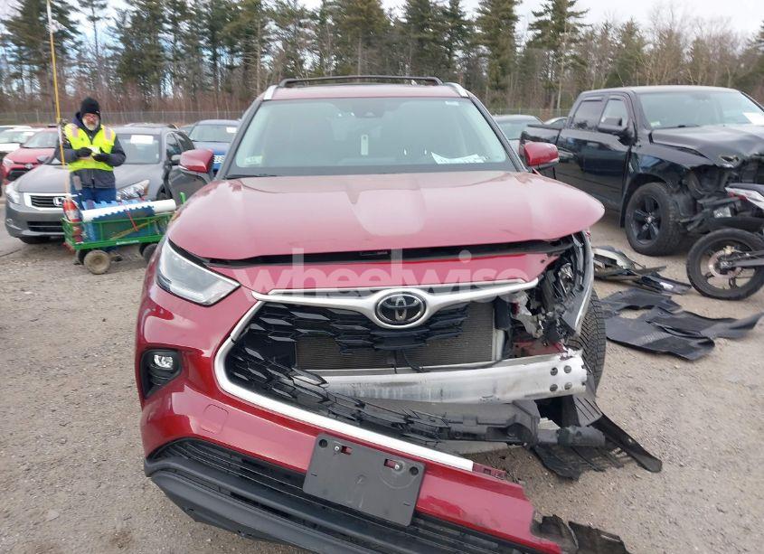 Photo 13 of 2021 Toyota Highlander XLE (VIN 5TDHZRBH5MS548241)