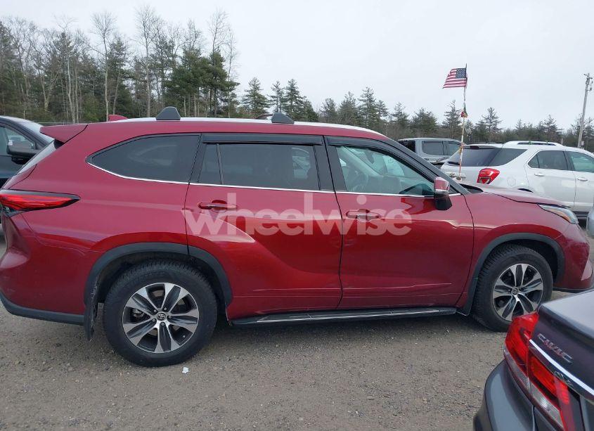 Photo 14 of 2021 Toyota Highlander XLE (VIN 5TDHZRBH5MS548241)