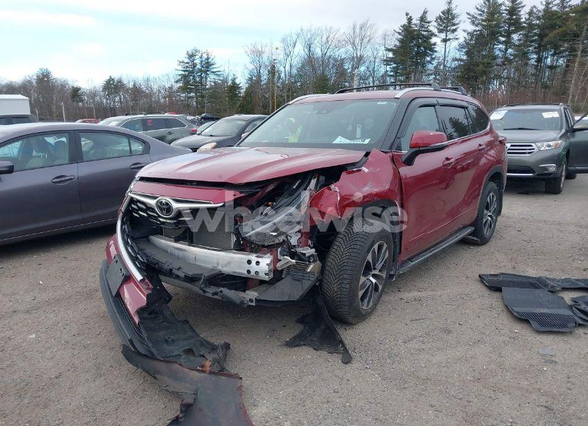 Photo 2 of 2021 Toyota Highlander XLE (VIN 5TDHZRBH5MS548241)