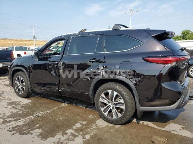 Photo 8 of 2022 TOYOTA HIGHLANDER XLE (VIN 5TDHZRBH6NS183053)