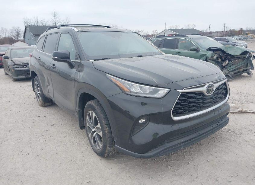 2020 Toyota Highlander XLE (VIN 5TDHZRBH7LS037600) main photo
