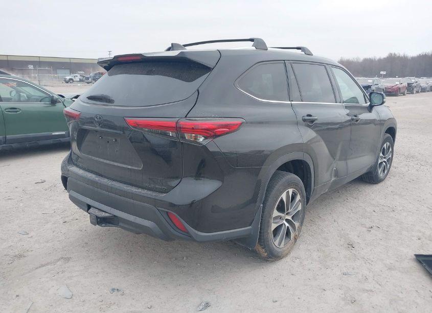Photo 4 of 2020 Toyota Highlander XLE (VIN 5TDHZRBH7LS037600)