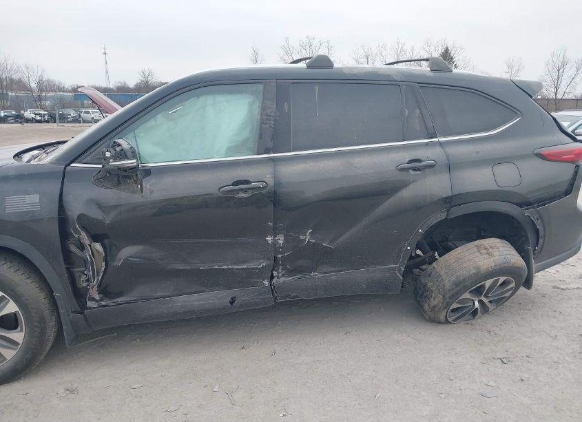 Photo 6 of 2020 Toyota Highlander XLE (VIN 5TDHZRBH7LS037600)