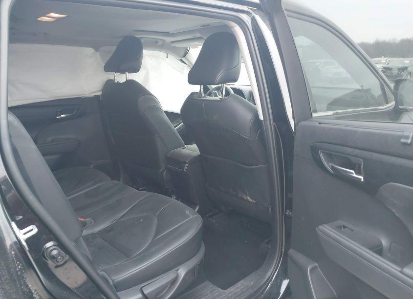 Photo 8 of 2020 Toyota Highlander XLE (VIN 5TDHZRBH7LS037600)