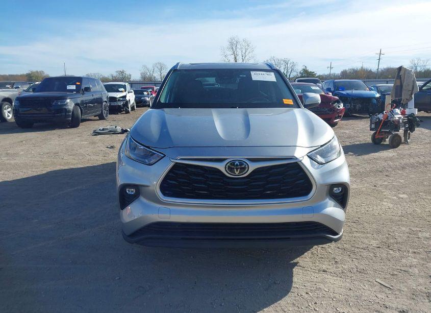 Photo 13 of 2020 Toyota Highlander XLE (VIN 5TDHZRBH7LS051996)