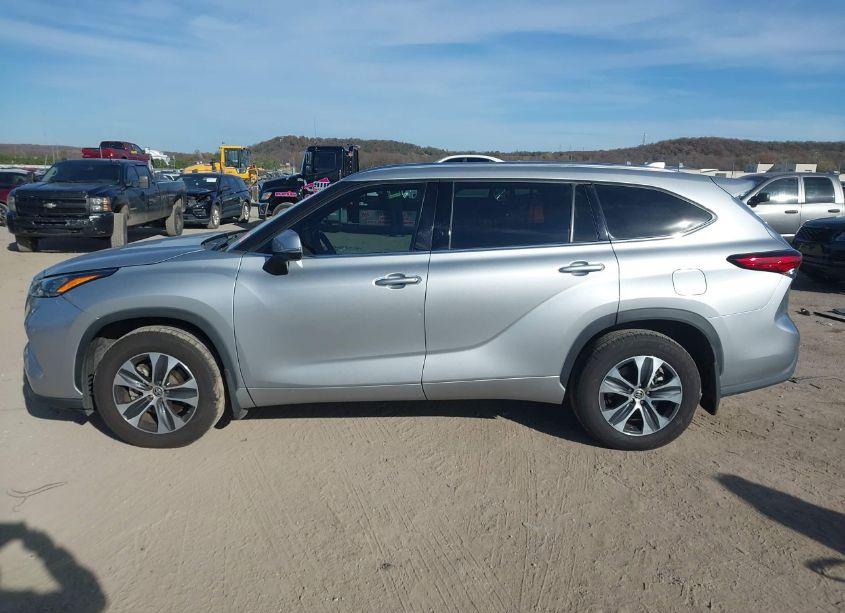 Photo 15 of 2020 Toyota Highlander XLE (VIN 5TDHZRBH7LS051996)