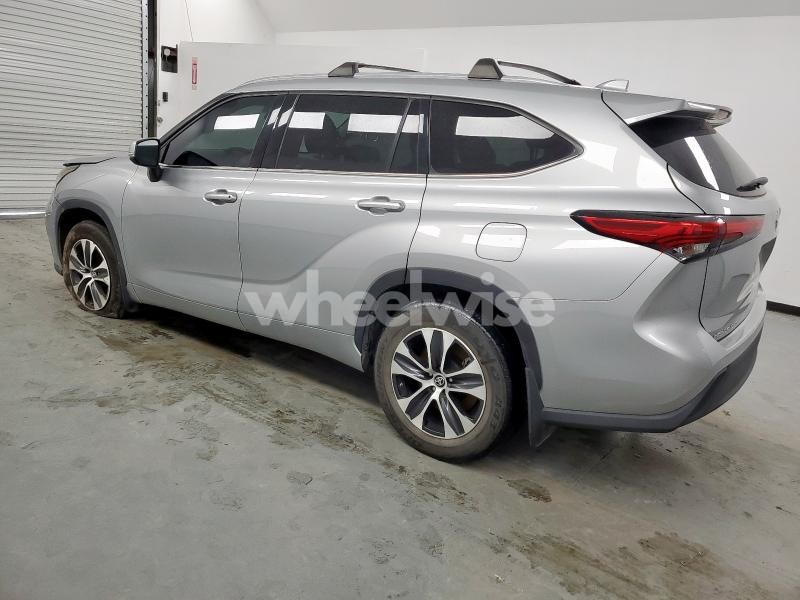 Photo 11 of 2021 TOYOTA HIGHLANDER XLE (VIN 5TDHZRBH7MS072199)