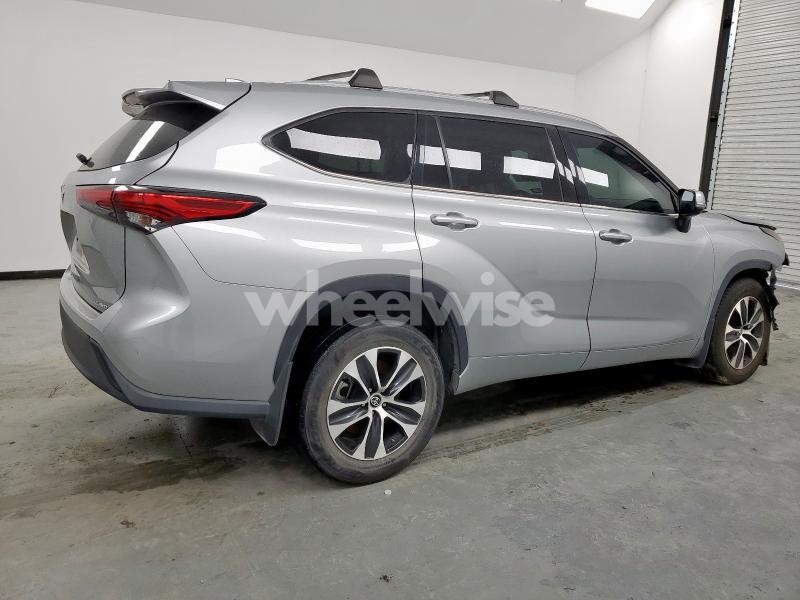 Photo 5 of 2021 TOYOTA HIGHLANDER XLE (VIN 5TDHZRBH7MS072199)