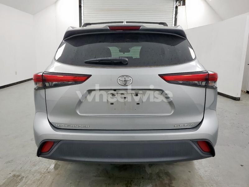 Photo 6 of 2021 TOYOTA HIGHLANDER XLE (VIN 5TDHZRBH7MS072199)