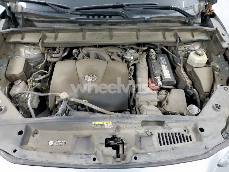 Photo 7 of 2021 TOYOTA HIGHLANDER XLE (VIN 5TDHZRBH7MS072199)