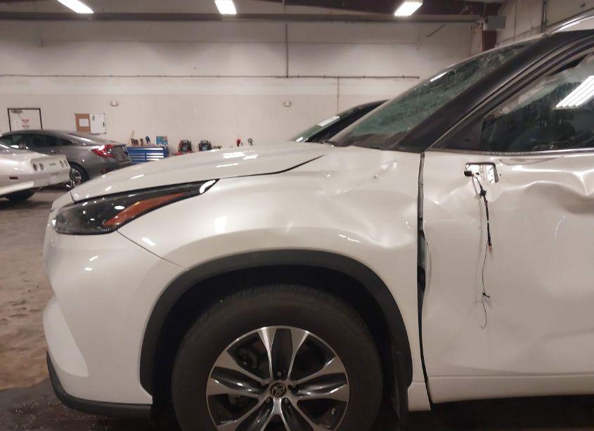 Photo 12 of 2021 Toyota Highlander XLE (VIN 5TDHZRBH7MS094994)