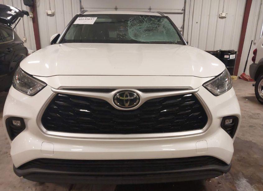 Photo 13 of 2021 Toyota Highlander XLE (VIN 5TDHZRBH7MS094994)