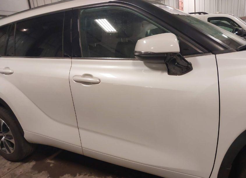 Photo 14 of 2021 Toyota Highlander XLE (VIN 5TDHZRBH7MS094994)