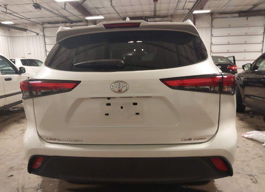 Photo 17 of 2021 Toyota Highlander XLE (VIN 5TDHZRBH7MS094994)