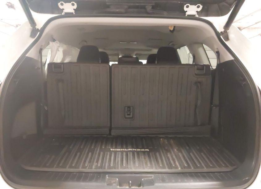 Photo 18 of 2021 Toyota Highlander XLE (VIN 5TDHZRBH7MS094994)