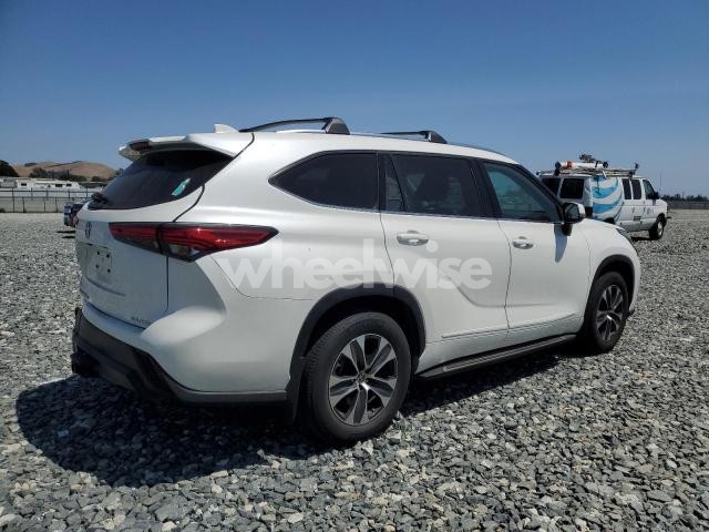 Photo 10 of 2021 TOYOTA HIGHLANDER XLE (VIN 5TDHZRBH7MS535362)