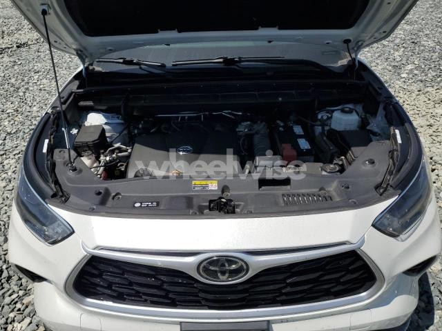 Photo 12 of 2021 TOYOTA HIGHLANDER XLE (VIN 5TDHZRBH7MS535362)