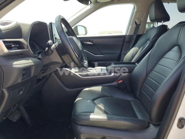 Photo 13 of 2021 TOYOTA HIGHLANDER XLE (VIN 5TDHZRBH7MS535362)