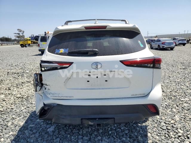 Photo 2 of 2021 TOYOTA HIGHLANDER XLE (VIN 5TDHZRBH7MS535362)