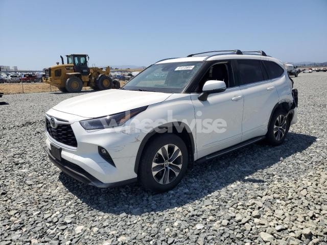 Photo 7 of 2021 TOYOTA HIGHLANDER XLE (VIN 5TDHZRBH7MS535362)