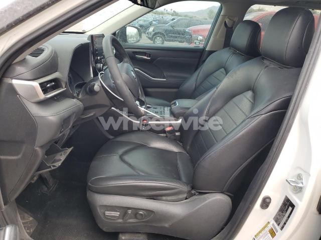 Photo 10 of 2021 TOYOTA HIGHLANDER XLE (VIN 5TDHZRBH7MS536124)