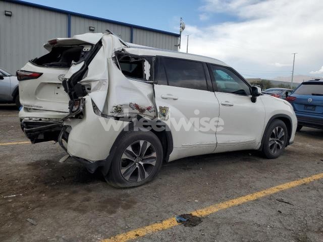 Photo 12 of 2021 TOYOTA HIGHLANDER XLE (VIN 5TDHZRBH7MS536124)