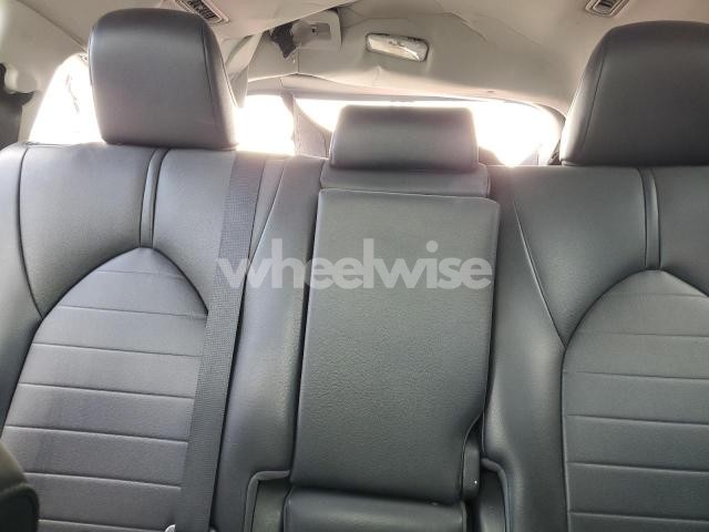 Photo 14 of 2021 TOYOTA HIGHLANDER XLE (VIN 5TDHZRBH7MS536124)