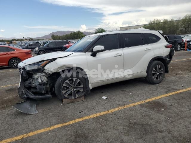 Photo 5 of 2021 TOYOTA HIGHLANDER XLE (VIN 5TDHZRBH7MS536124)