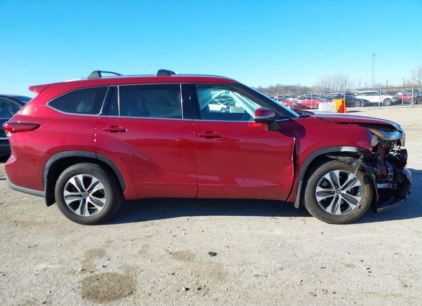 Photo 13 of 2021 Toyota Highlander XLE (VIN 5TDHZRBH7MS559225)