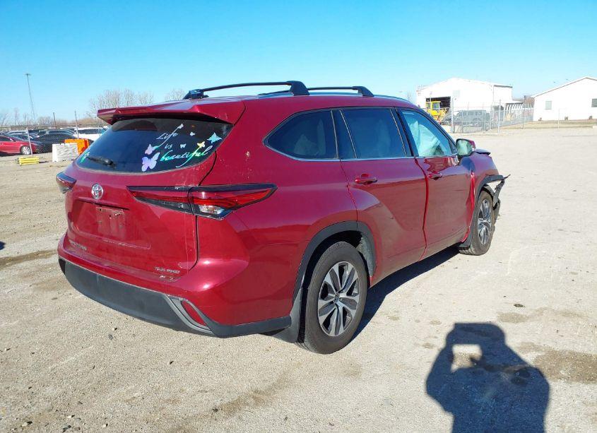 Photo 4 of 2021 Toyota Highlander XLE (VIN 5TDHZRBH7MS559225)