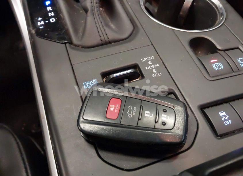 Photo 10 of 2020 Toyota Highlander XLE (VIN 5TDHZRBH8LS004783)