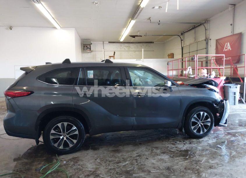 Photo 12 of 2020 Toyota Highlander XLE (VIN 5TDHZRBH8LS004783)
