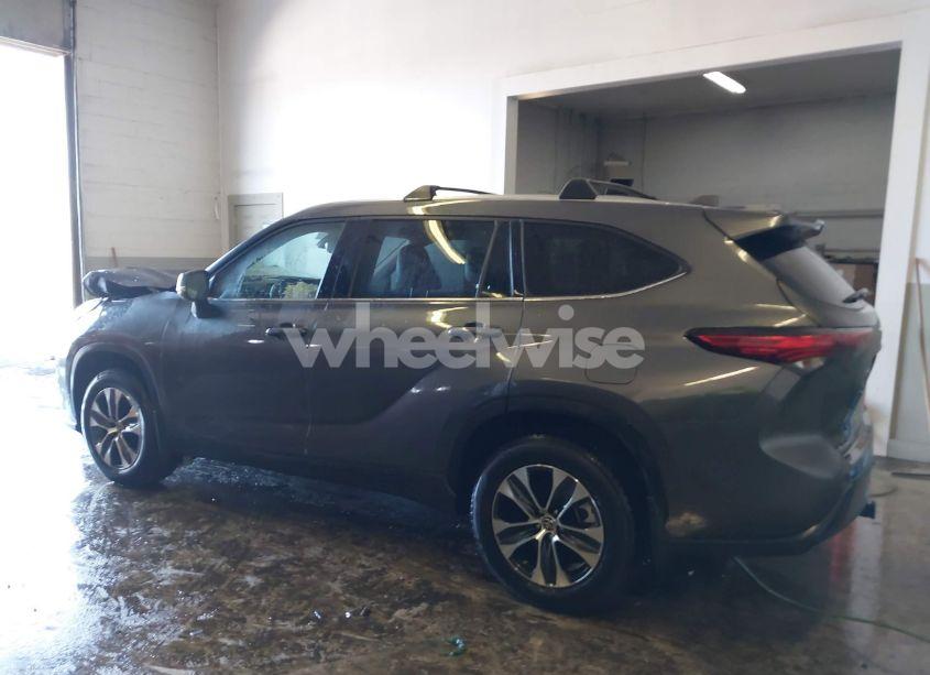 Photo 13 of 2020 Toyota Highlander XLE (VIN 5TDHZRBH8LS004783)