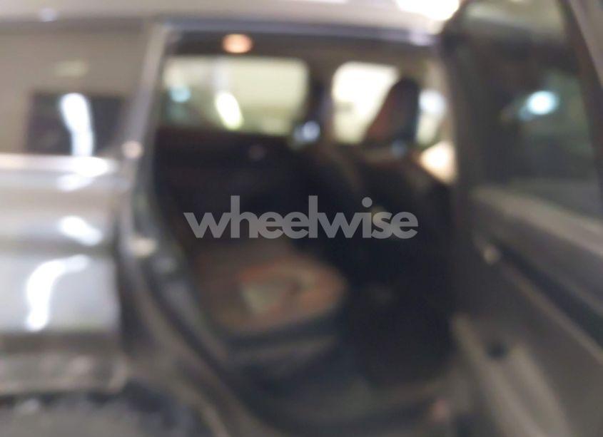 Photo 8 of 2020 Toyota Highlander XLE (VIN 5TDHZRBH8LS004783)