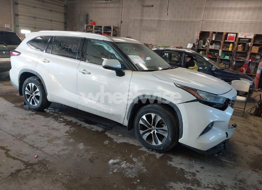 2020 Toyota Highlander XLE (VIN 5TDHZRBH8LS504541) main photo