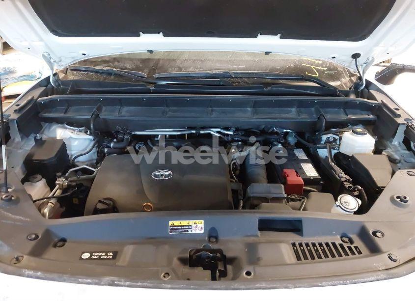 Photo 10 of 2020 Toyota Highlander XLE (VIN 5TDHZRBH8LS504541)