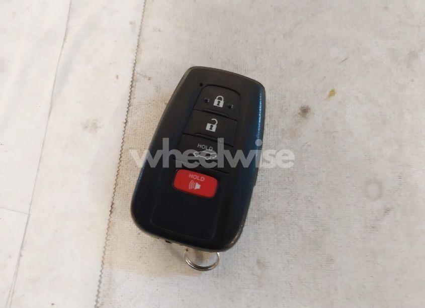 Photo 11 of 2020 Toyota Highlander XLE (VIN 5TDHZRBH8LS504541)