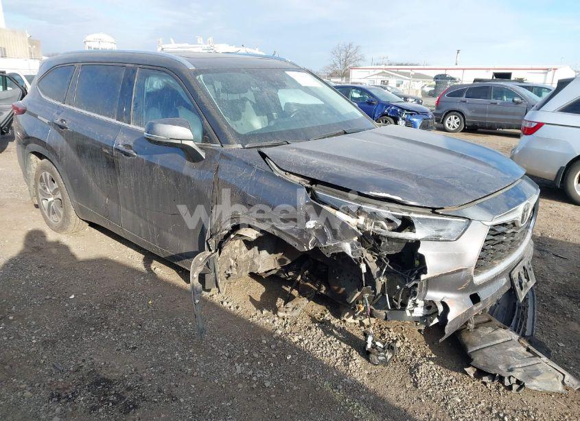 2021 Toyota Highlander XLE (VIN 5TDHZRBH8MS096916) main photo