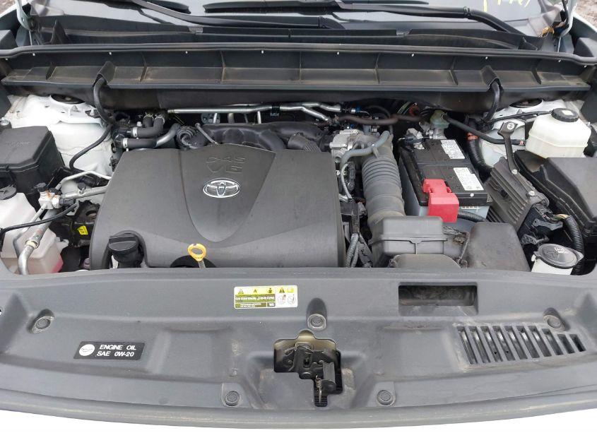 Photo 10 of 2021 Toyota Highlander XLE (VIN 5TDHZRBH8MS138517)