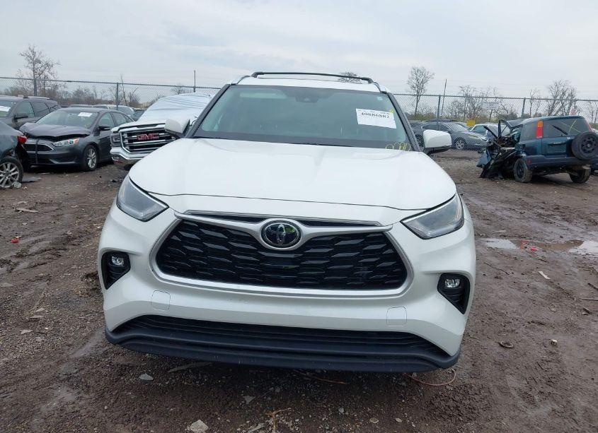 Photo 13 of 2021 Toyota Highlander XLE (VIN 5TDHZRBH8MS138517)
