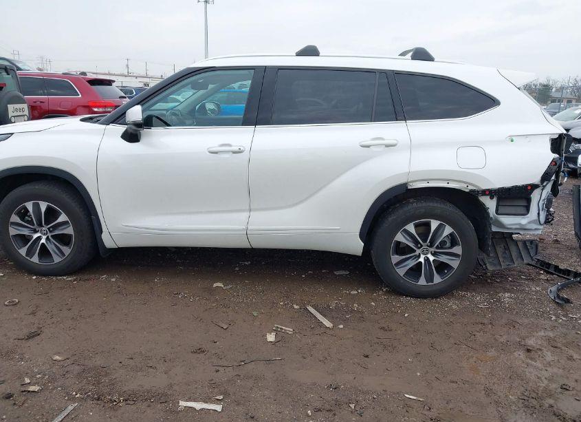 Photo 15 of 2021 Toyota Highlander XLE (VIN 5TDHZRBH8MS138517)